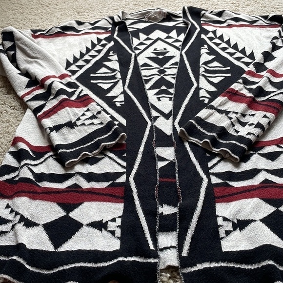 Pink Republic Black/White/Red Southwestern Print Open Front Cardigan Size L EUC - Picture 3 of 8